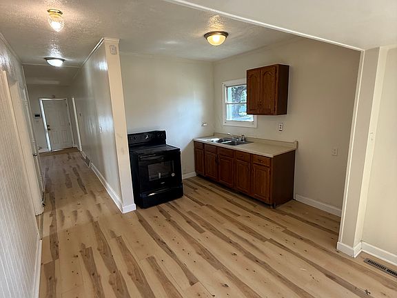 5th image of 1005 E St
