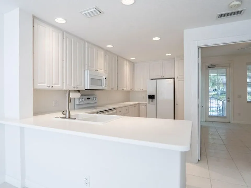 186 Soriano Dr