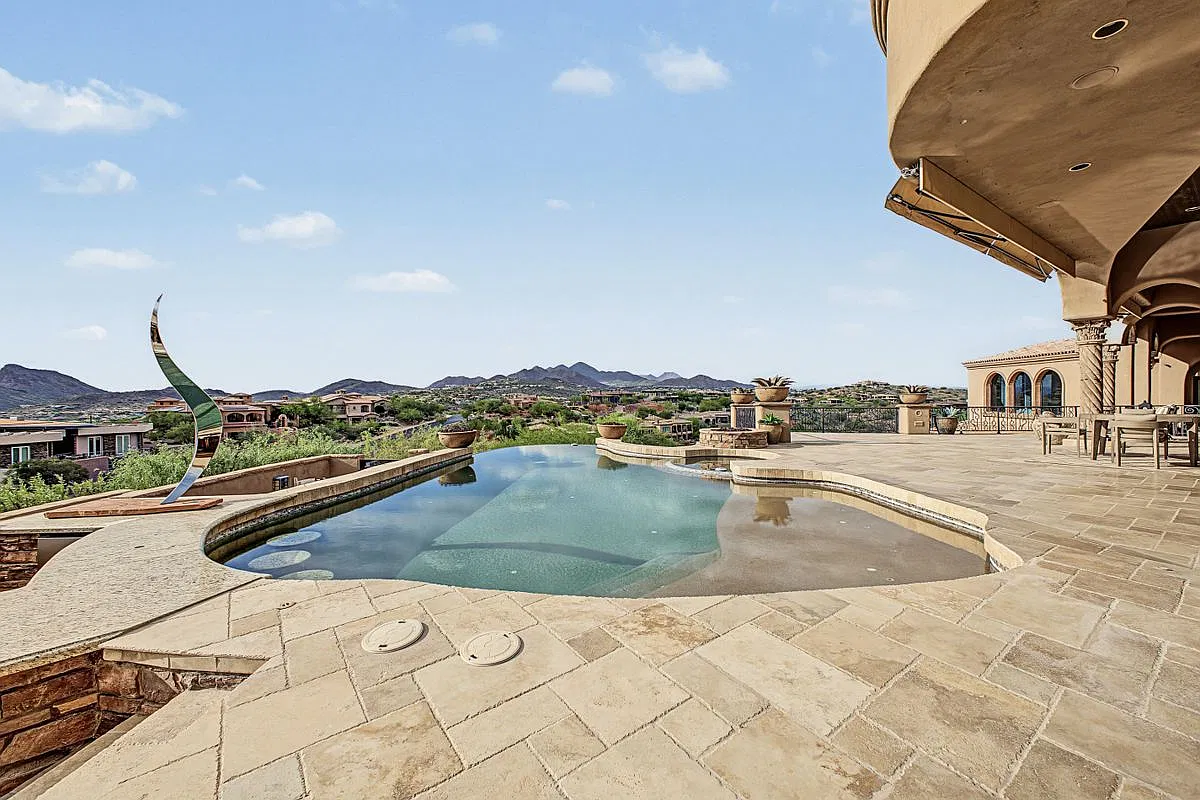 5 bed, 6.0 bath, 10157 sqft, $35,000 — Photo 2