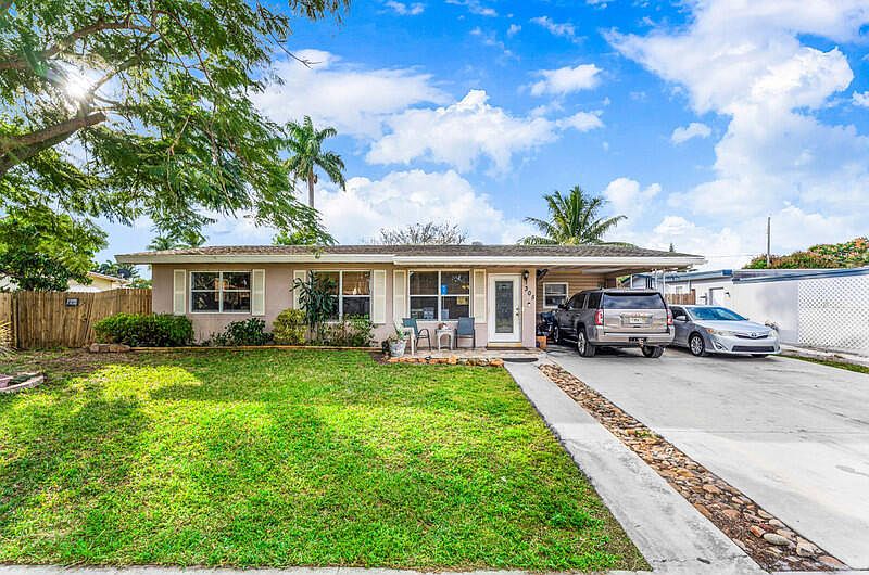 1st image of 305 Henthorne Drive