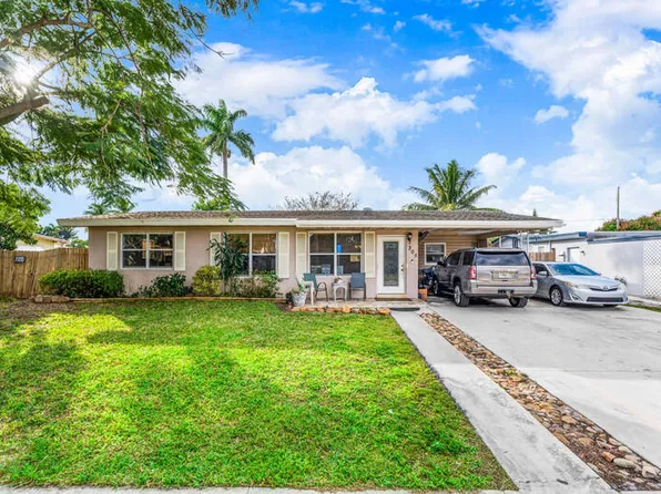 305 Henthorne Drive, Palm Springs, FL 33461