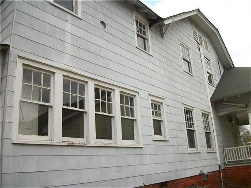 2nd image of 823 Sunset Ave