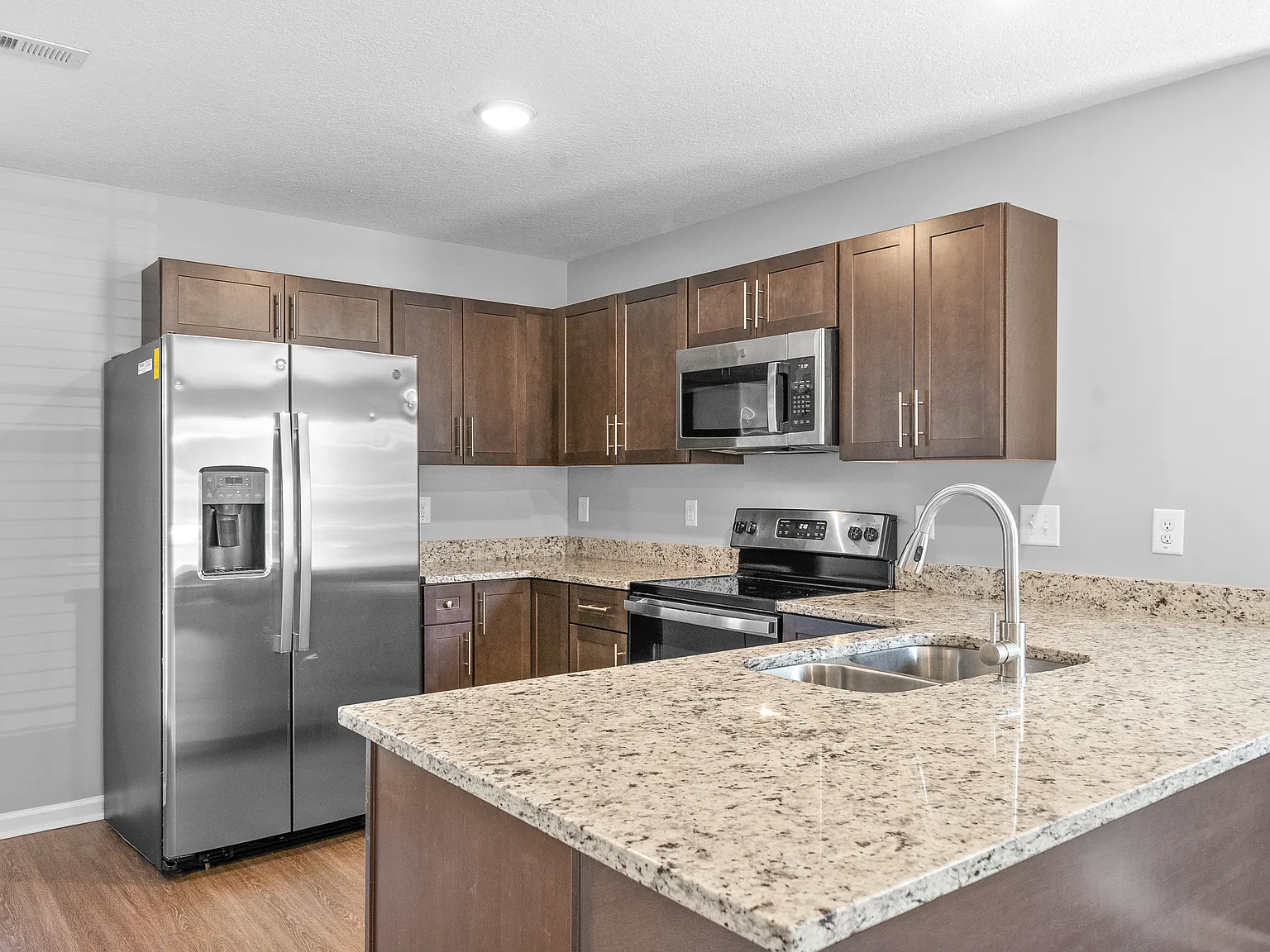 2 bed, 2.5 bath, 1216 sqft, $1,450 — Photo 2