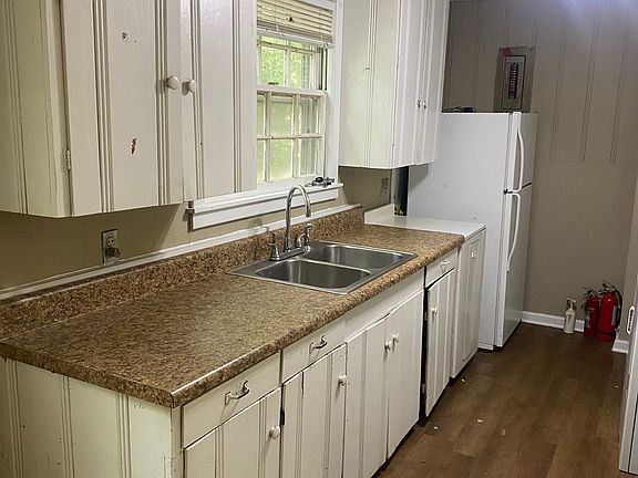 5th image of 209 Herbert St #B