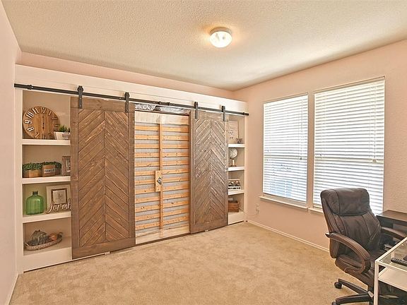 3rd image of 9121 Blackstone Dr