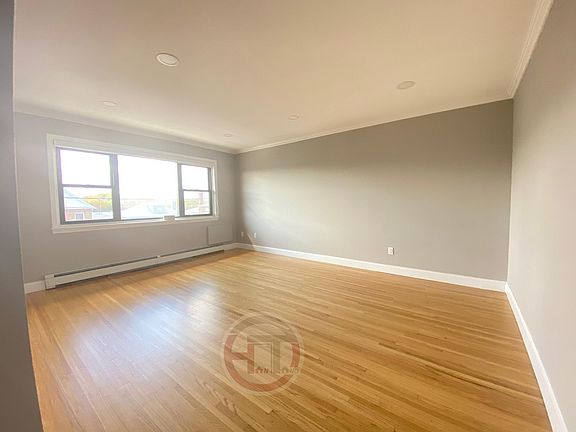 4th image of 924 Wilcox Ave Floor 2