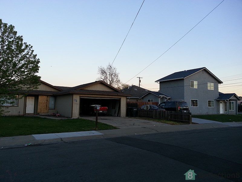 2nd image of 6841 Woodbine Ave