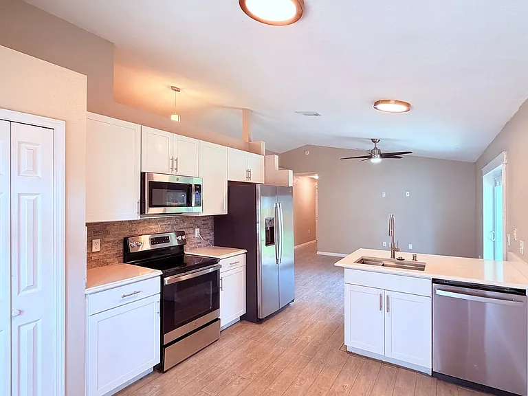 1357 Woodwind Dr — Photo 3