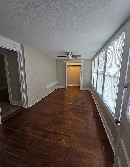 200 Henley Perry Dr — Photo 6