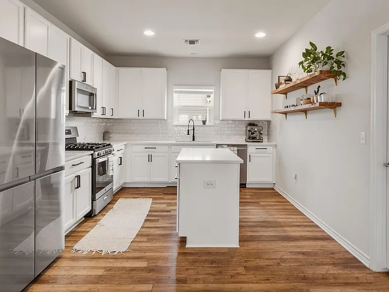 9207 Looksee Ln — Photo 12