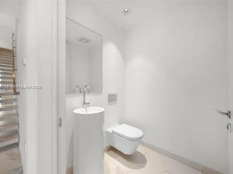 1000 Biscayne Blvd #Penthouse 1201 — Photo 24