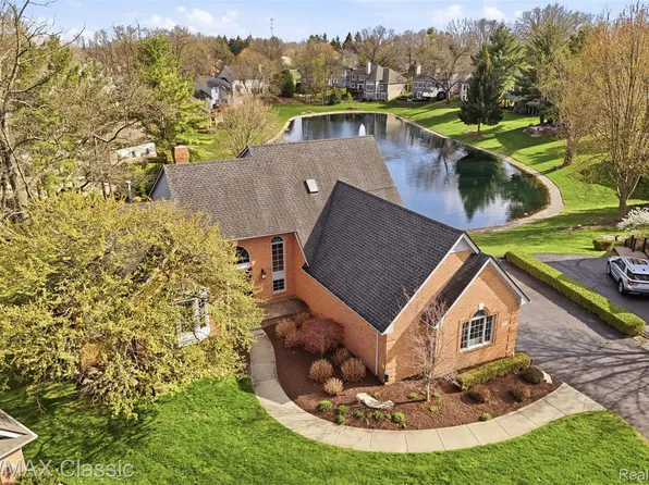 1726 Pondview Ln, Commerce Township, MI 48382