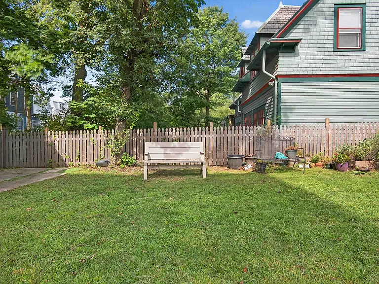 70 Sherman Pl — Photo 24