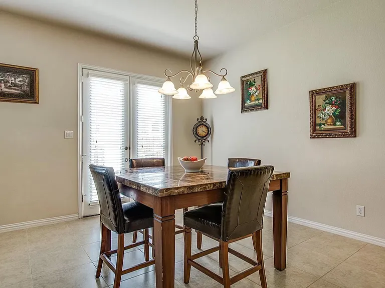 7772 Ivanhoe Dr — Photo 10