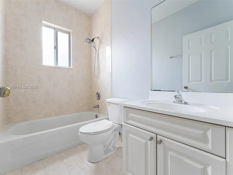379 NE 31st Ave — Photo 22