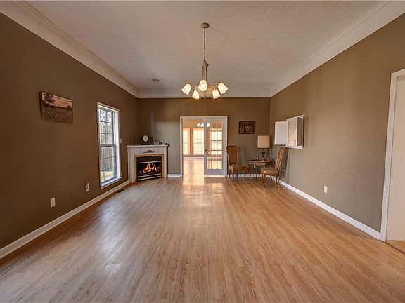 5th image of 960 McEntyre Loop SE