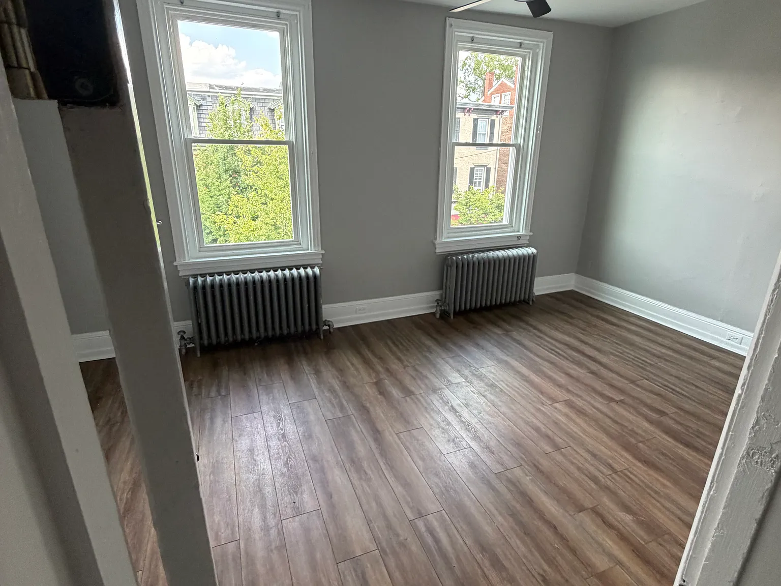 5 bed, 1.5 bath, 2300 sqft, $3,000 — Photo 3