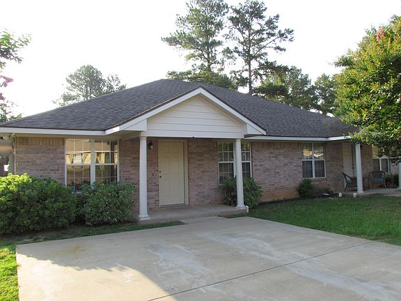 3rd image of 702 Parkway Dr #B