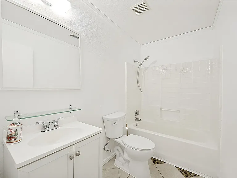 202 Trenton Dr — Photo 5