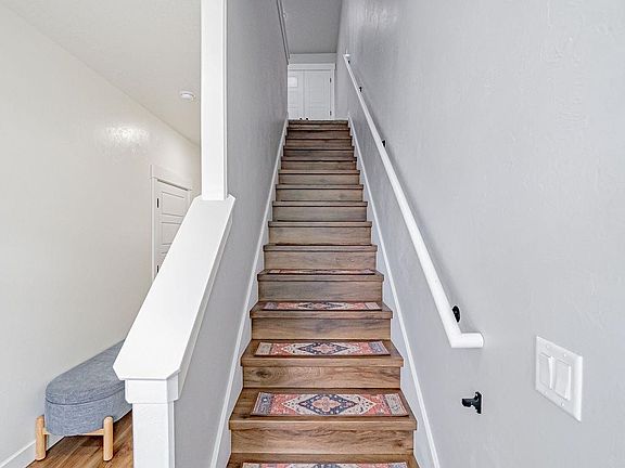 4th image of 159 Park Lawn Ave