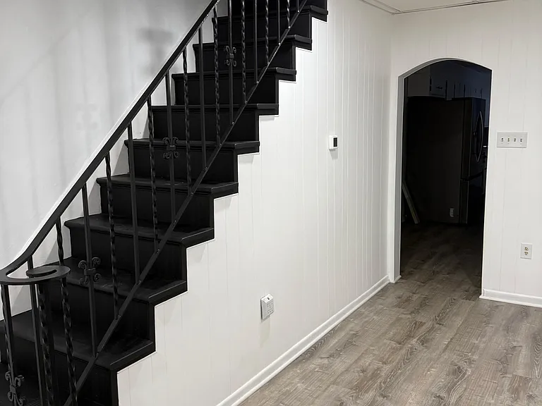 541 Perry St — Photo 2