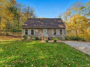 19 Desjardins Dr, Uncasville, CT 06382