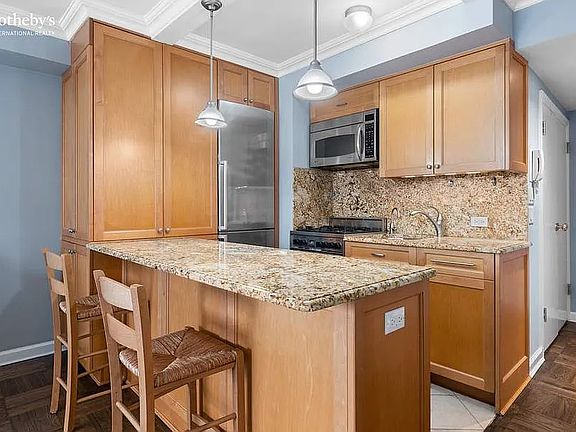 3rd image of 333 E 66th St APT 11G