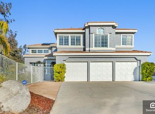 901 Clearwood Ave, Riverside, CA 92506