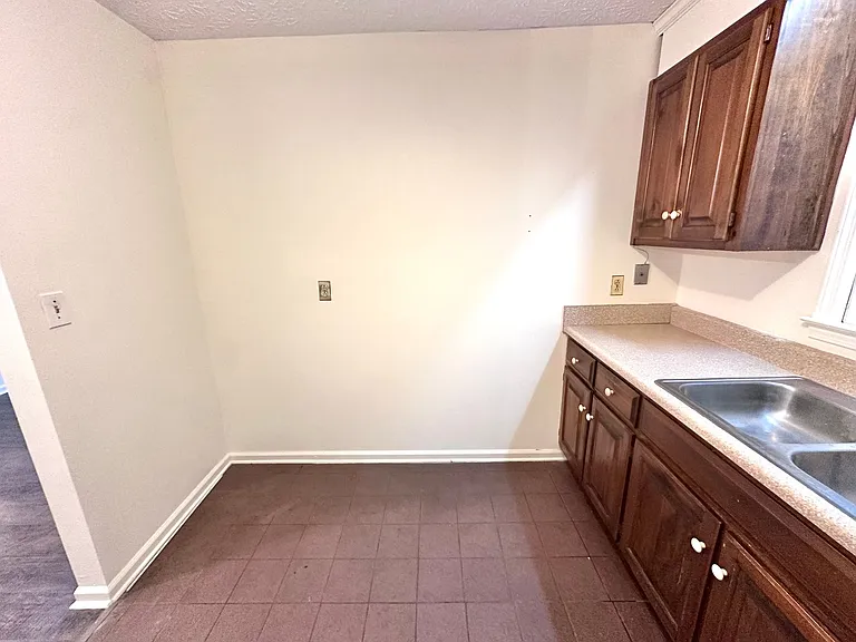 505 Chateau Dr SE — Photo 6