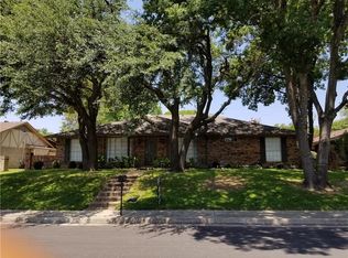 929 Clear Springs Dr, Desoto, TX 75115