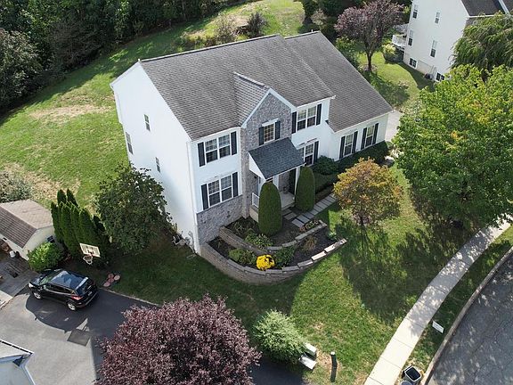 3rd image of 115 McLaughlin Dr