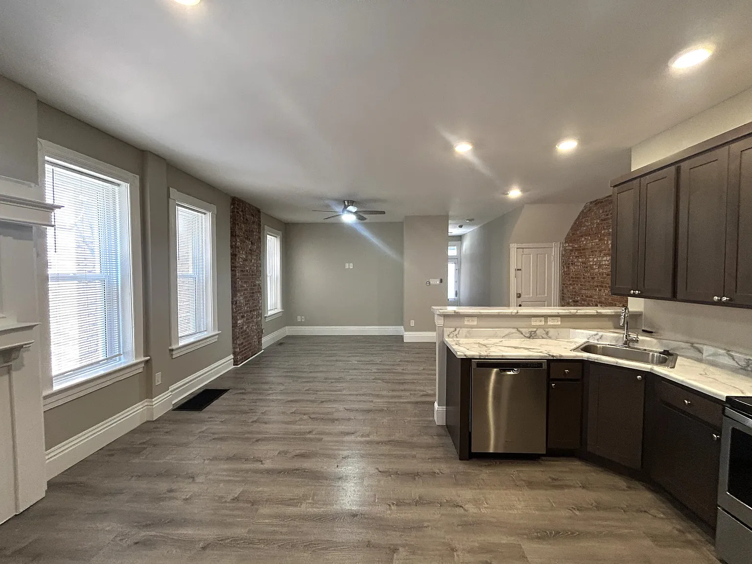 3 bed, 2.5 bath, 1250 sqft, $2,300 — Photo 1