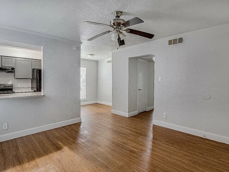 304 E Mitchell St — Photo 43