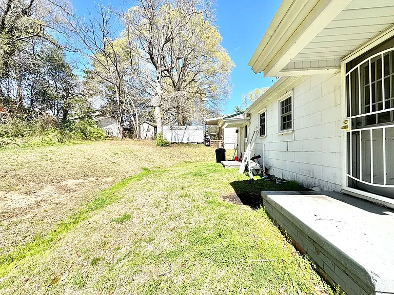1006 E Side Dr — Photo 12