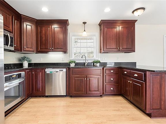 5th image of 617 Dandy Loop Rd