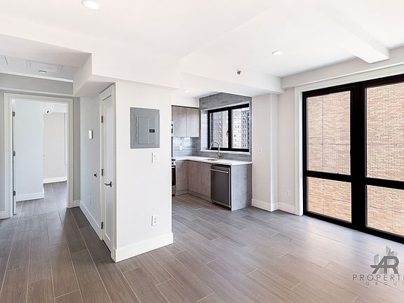 3rd image of 2121 7th Ave #5C