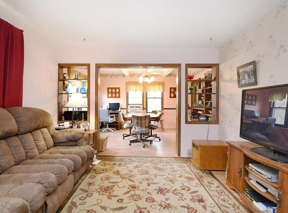 5th image of 1320 Aberdeen St NE