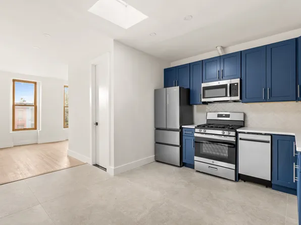 744 Lexington Avenue image 1 of 10