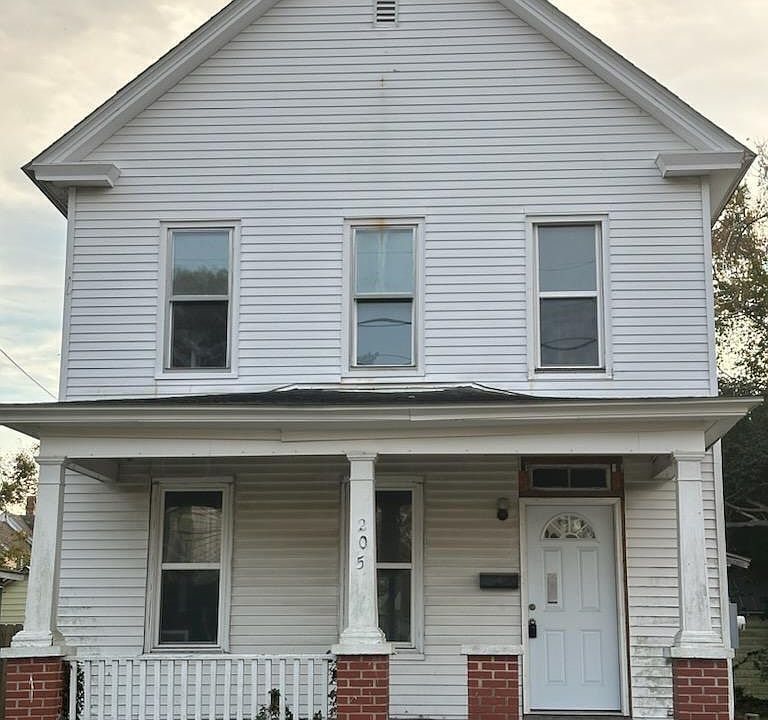 1st image of 205 E Cypress Street