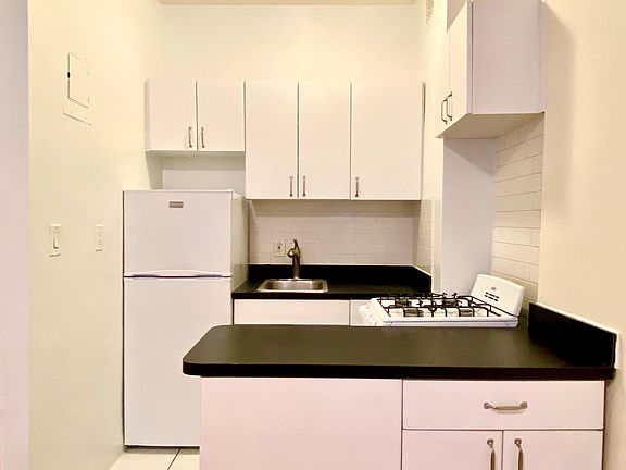 4th image of 416 E 74th St APT 2B