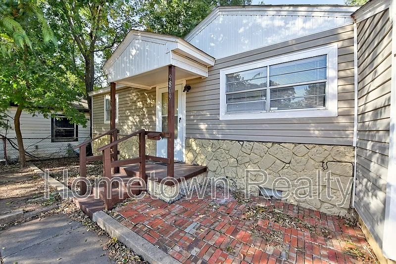3 bed, 1.0 bath, 720 sqft, $1,395 — Photo 4