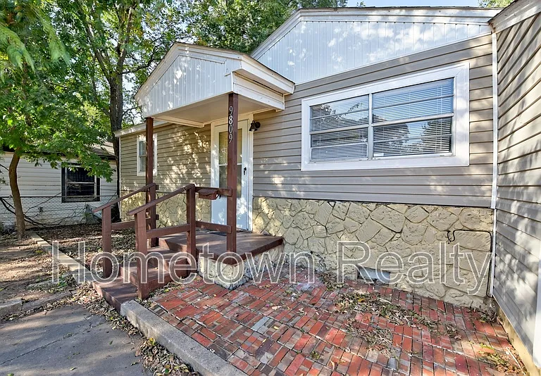 9809 N McKinley Ave — Photo 4
