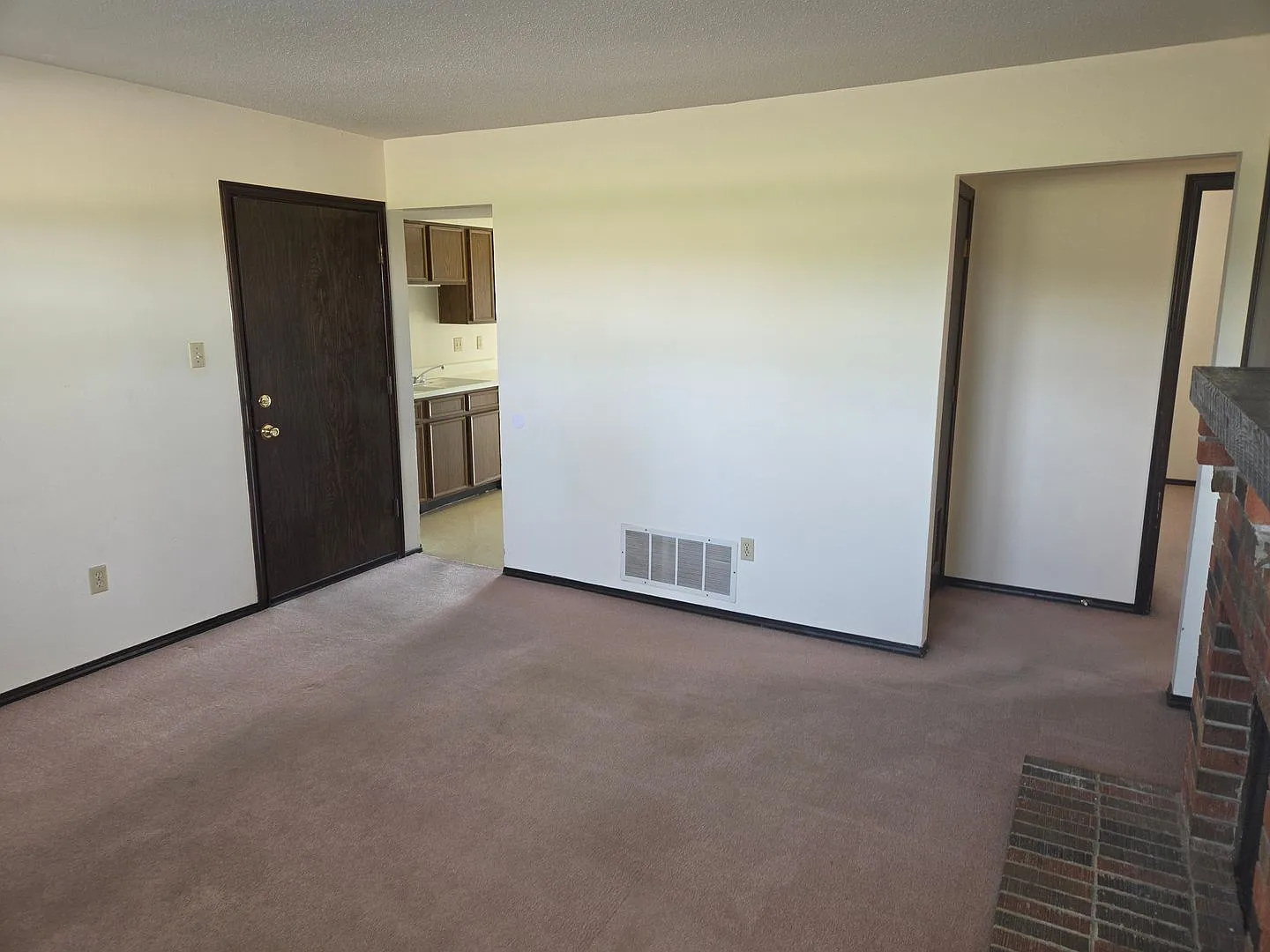 306 Southampton — Photo 3