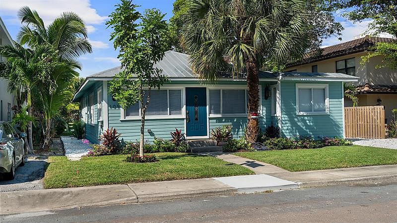 1st image of 109 N Palmway