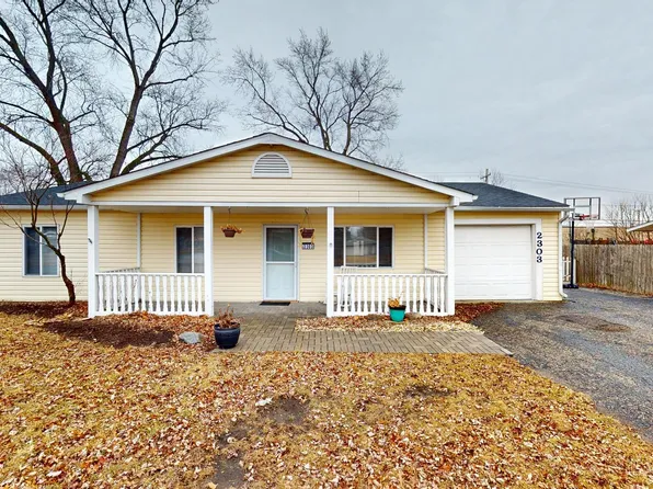 2303 Country Ln, McHenry, IL 60051