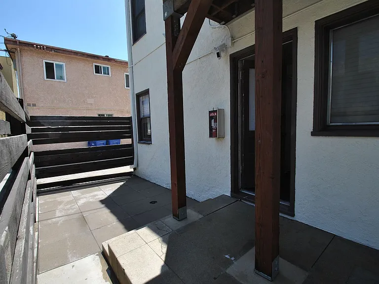 312 Temple Ave #D — Photo 16