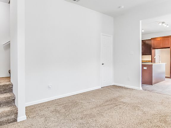 5th image of 2739 Purington Ave