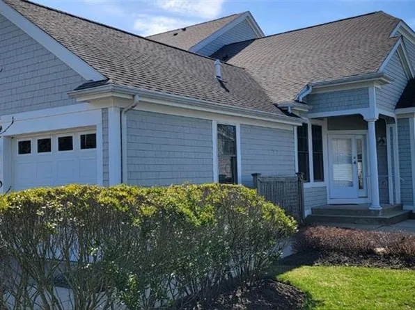 53 Topsail Dr, Tiverton, RI 02878