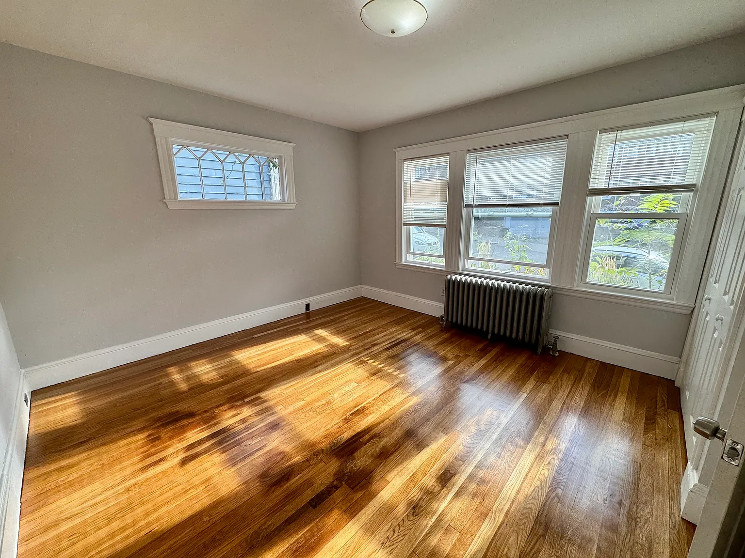 3 bed, 1000 sqft, $3,300 — Photo 3