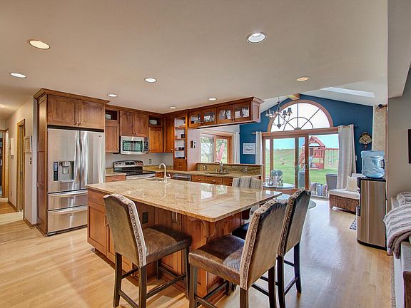 3rd image of 352 Regatta Dr
